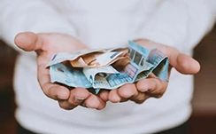 9个月狂揽7亿，名创优品要抢泡泡玛特生意？